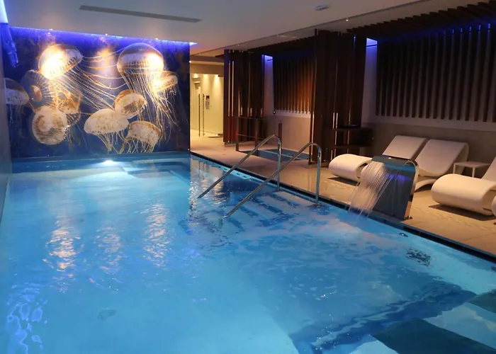 Majestic & Wellness מלון